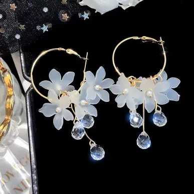 Trendy Shiny White Flower Crystal Dangle Earrings